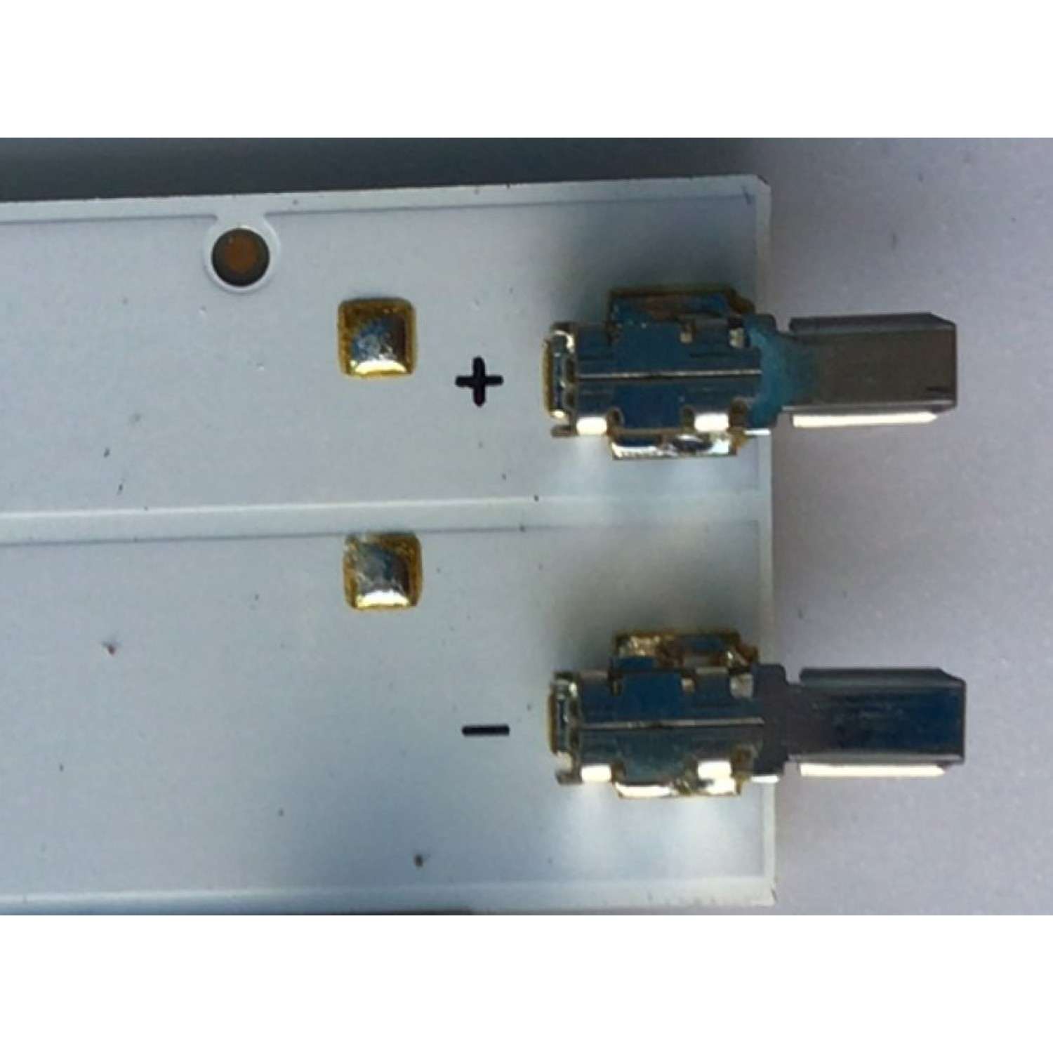 KIT DE LED'S PARA TV SAMSUNG (INCOMPLETO SOLO 9 PIEZAS) / NUMERO DE PARTE BN96-24136A / BN96-24137A / 40-3535LED-60EA-L / 40-3535LED-60EA-R / D1GE-400SCB-R3 / D2GE-400SCA-R3 / MODELOS UN40EH / UA40EH5300 / NOTA IMPORTANTE:KIT CONSTA DE 10 PIEZAS EN TOTAL - Imagen 2
